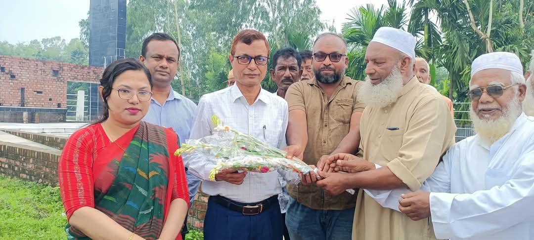 বধ্যভূমিতে নির্মাণাধীন স্মৃতিস্তম্ভ ও প্রাচীর কাজের পরিদর্শন