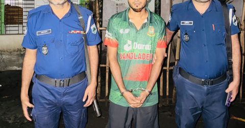 লালপুরে সেনাবাহিনীর অভিযানে চাঁদাবাজিসহ একাধিক মামলার আসামী ইমাম হাসান ডাবলু আটক