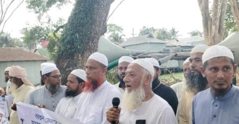 বরগুনার  আমতলী-পুরাকাটা  খেয়াঘাটে ভাড়া কমানোর দাবীতে মানববন্ধন স্মারক লিপি প্রদান