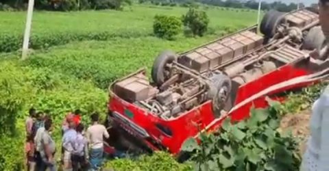 ভাঙ্গায় নিয়ন্ত্রণ হারিয়ে যাত্রীবাহি বাস খাদে পড়ে, আহত-১৫