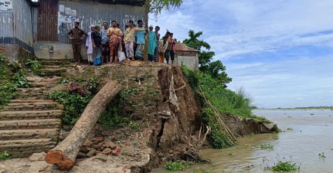 নদী ভাঙন আতঙ্কে চাতলপাড়বাসী স্থানীয় প্রশাসনের পরিদর্শন