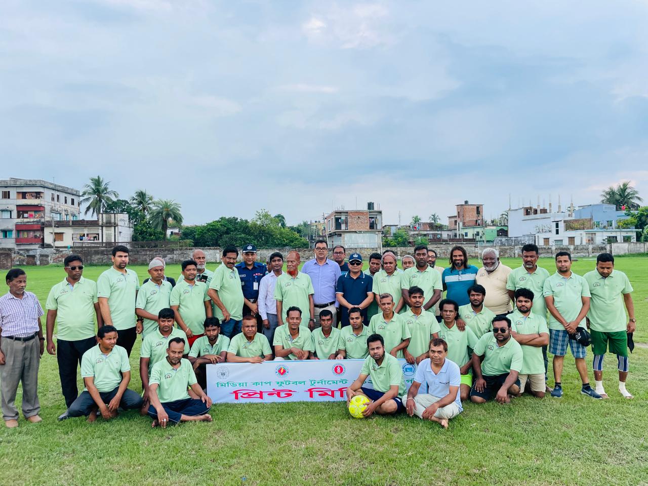 নওগাঁয় মিডিয়া কাপ প্রীতি ফুটবল ম্যাচ অনুষ্ঠিত