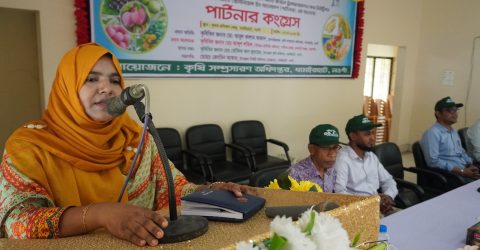 ধামইরহাটে নিরাপদ খাদ্য উৎপাদনে কৃষকদের কর্মশালার উদ্বোধন