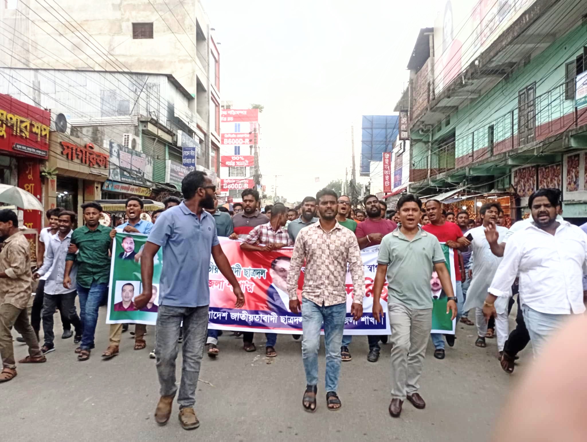 শেরপুরে জেলা ছাত্রদলের আনন্দ মিছিল