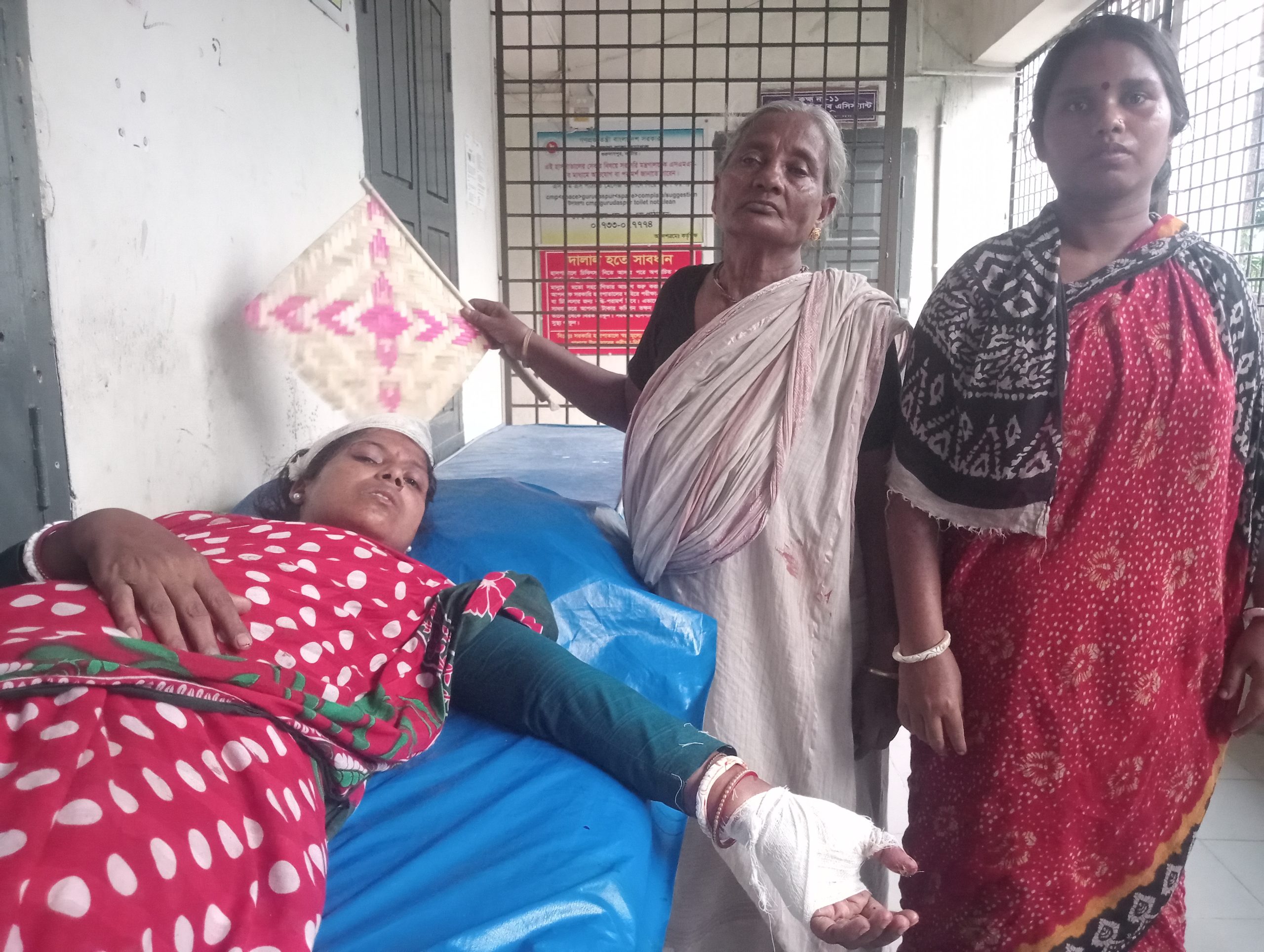 গুরুদাসপুরে নারী ও বৃদ্ধাকে মারধর: অভিযুক্ত প্রতিবেশী পরিবার, তদন্তে পুলিশ