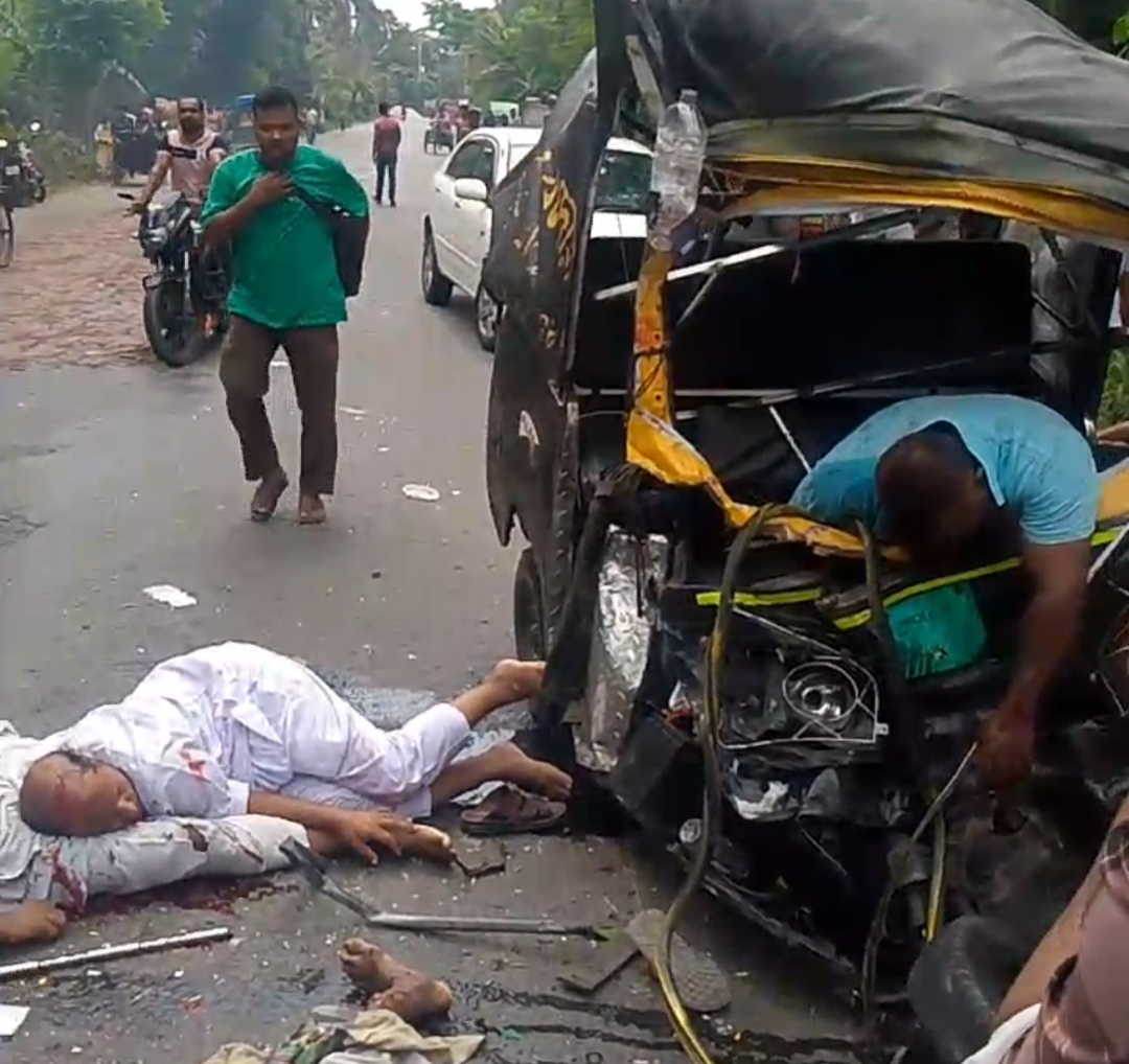 খুলনায় সড়ক দুর্ঘটনায় নিহত ৩ আহত ৪