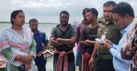কয়রায় বালু উত্তোলনের অভিযোগে দুই জন আটক