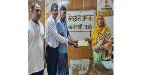 ধামইরহাটে দরিদ্র মেধাবী শিক্ষার্থীকে আর্থিক সহায়তা দিল উপজেলা প্রসাশন