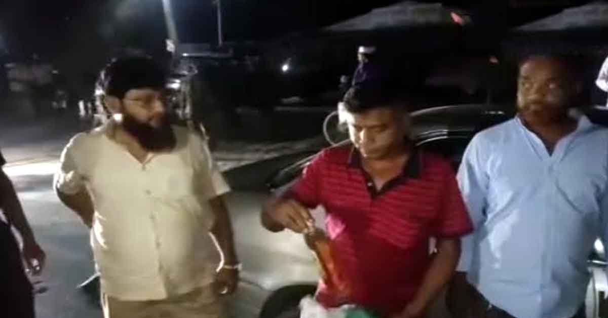 নড়াইলে যৌথবাহিনীর অভিযানে অবৈধ মাদক সহ পৌর কাউন্সিলর ও হোটেল মালিক আটক