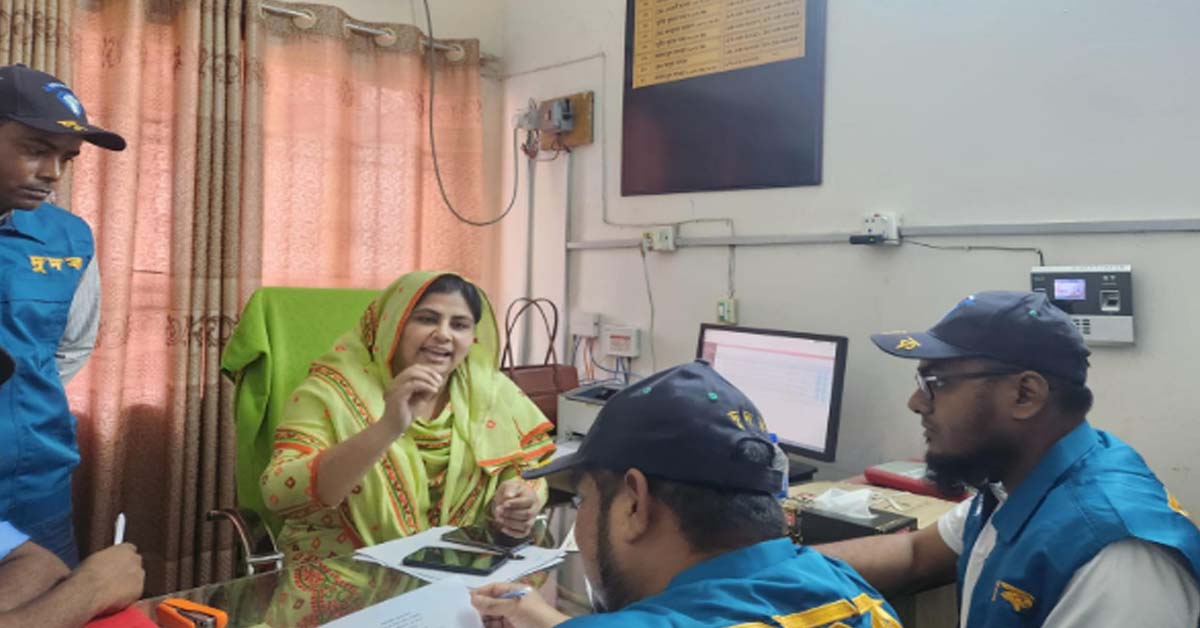 গোপালগঞ্জে বিআরটিএ কার্যালয়ে দুদকের অভিযান