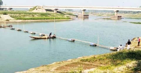 সাঘাটায় বাঙালি নদীতে ড্রেজারে বালু উত্তোলন