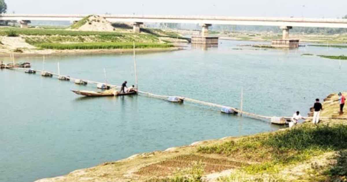 সাঘাটায় বাঙালি নদীতে ড্রেজারে বালু উত্তোলন