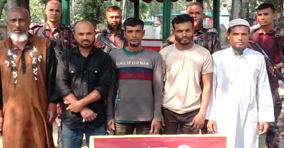 ঝিনাইদহে সীমান্ত পেরিয়ে ভারতে প্রবেশের সময় নারী শিশু সহ ৩৬ বাংলাদেশি আটক