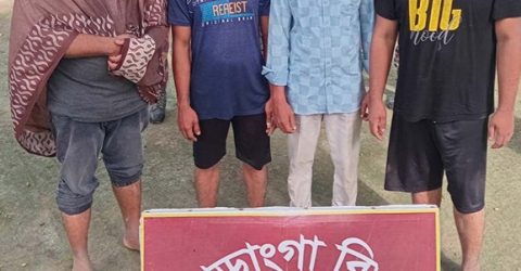 অবৈধভাবে সীমান্ত পারাপারের অভিযোগে ঝিনাইদহের মহেশপুর সীমান্তে নারী-শিশুসহ ১৬ জনকে আটক করেছে বিজিবি। আটকদের মধ্যে তিন নারী ও পাঁচ শিশু রয়েছে