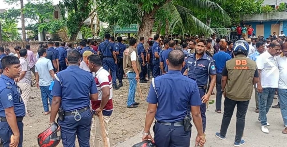 মেহেরপুরে ইউনিয়ন  বিএনপির সম্মেলনকে কেন্দ্র করে ূফায় দফায় হামলা ও সংঘর্ষে ঘটনা ঘটেছে