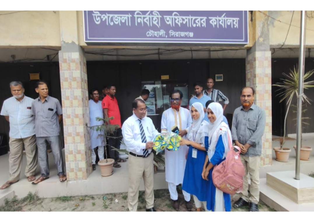 সিরাজগঞ্জের চৌহালীতে উপজেলা পর্যায়ে ক্রীড়া সামগ্রী বিতরণ