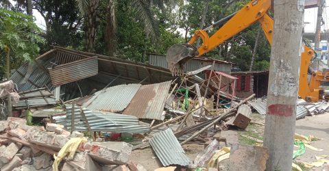 গোপালগঞ্জে জেলা প্রশাসনের উদ্যোগে অবৈধ দখল উচ্ছেদ অভিযান