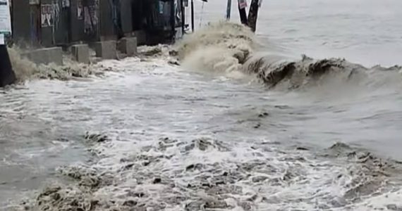 বঙ্গোপসাগরের সৃষ্ট নিম্নচাপে ব্যাপক ক্ষতিগ্রস্ত হাতিয়া ১২৫টি ঘর ও ফসলের
