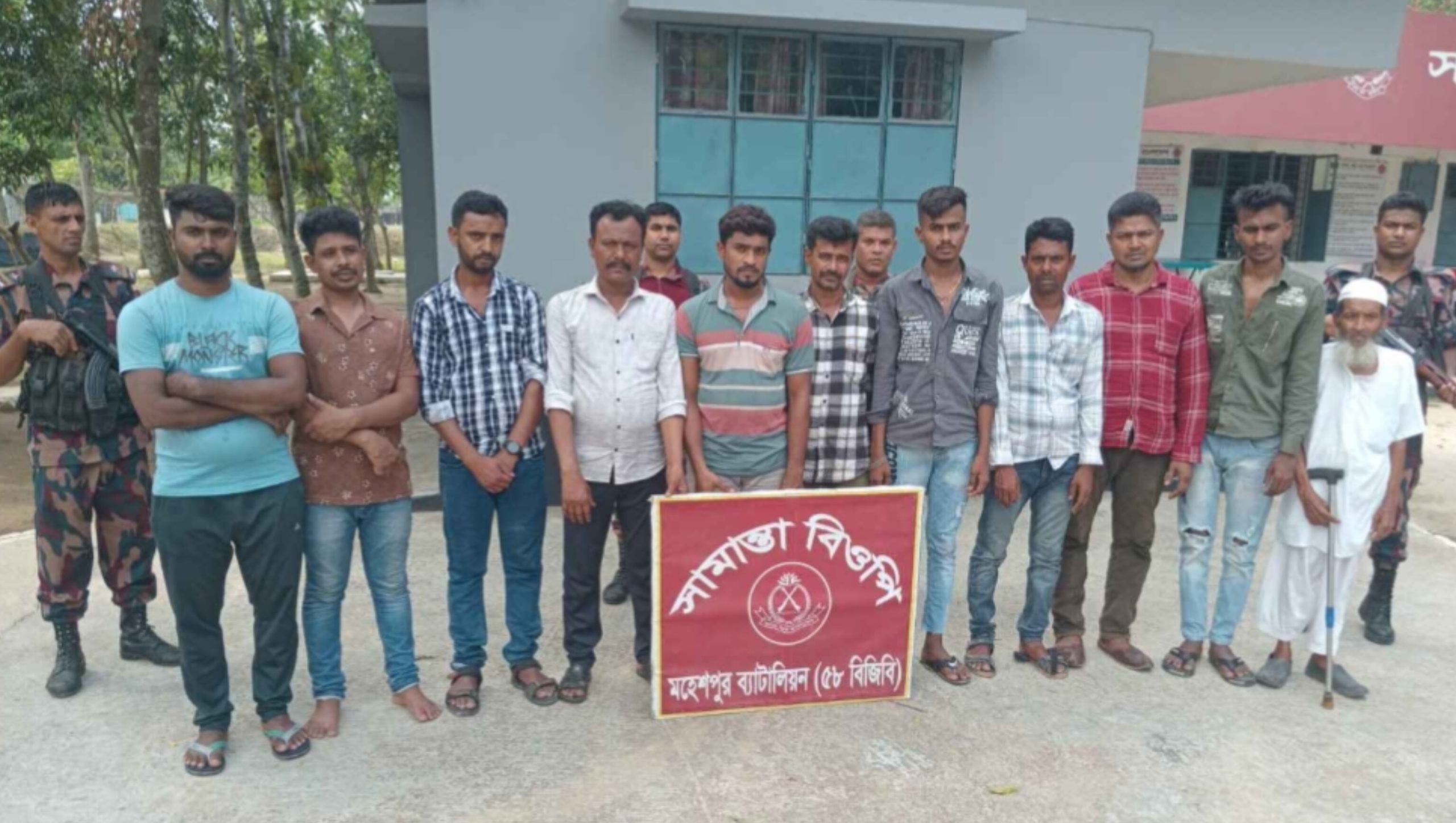 ঝিনাইদহ সীমন্তে ভারতে অবৈধ ভাবে প্রবেশের সময় ২৫ জন নারী পুরুষ আটক