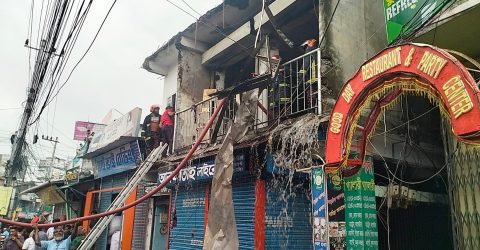 নাটোরে দোকানে ভয়াবহ আগুনে ১৫ লাখ টাকার ক্ষয়ক্ষতি