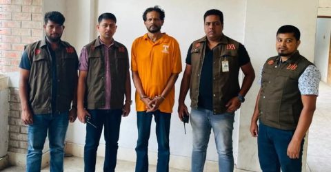 ঝিনাইদহে ইসলাম ধর্ম অবমাননাকর পোস্ট দেওয়াই গুরুজি জ্যোতিষ সাঈদী নামে একজন গ্রেফতার