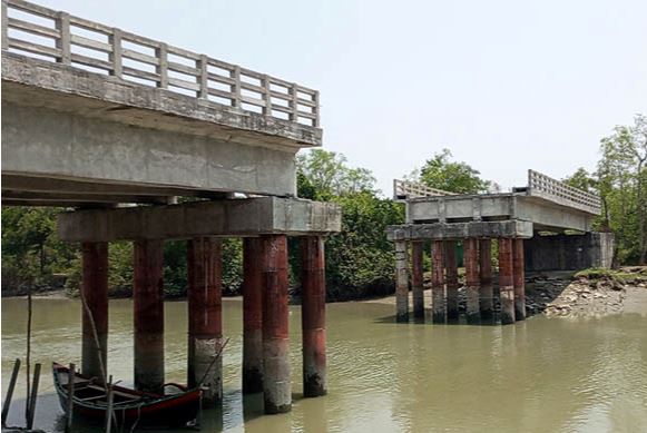 বরগুনায় নকশা জটিলতায় চার বছর ধরে বন্ধ সেতুর কাজ