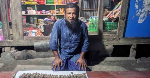 পটুয়াখালীর বাউফলে যৌথ বাহিনীর অভিযানে গাঁজাসহ মাদক কারবারি গ্রেফতার