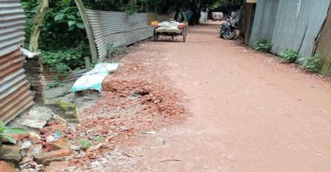 এনায়েতপুর দক্ষিণপাড়া তালতলা রাস্তায় বিটুমিন না দিয়ে অবহেলার অভিযোগ, ভোগান্তিতে এলাকাবাসী