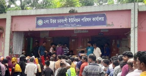 ‎রায়পুরে জেলেদের চাল  বিতরণে অনিয়মের অভিযোগ