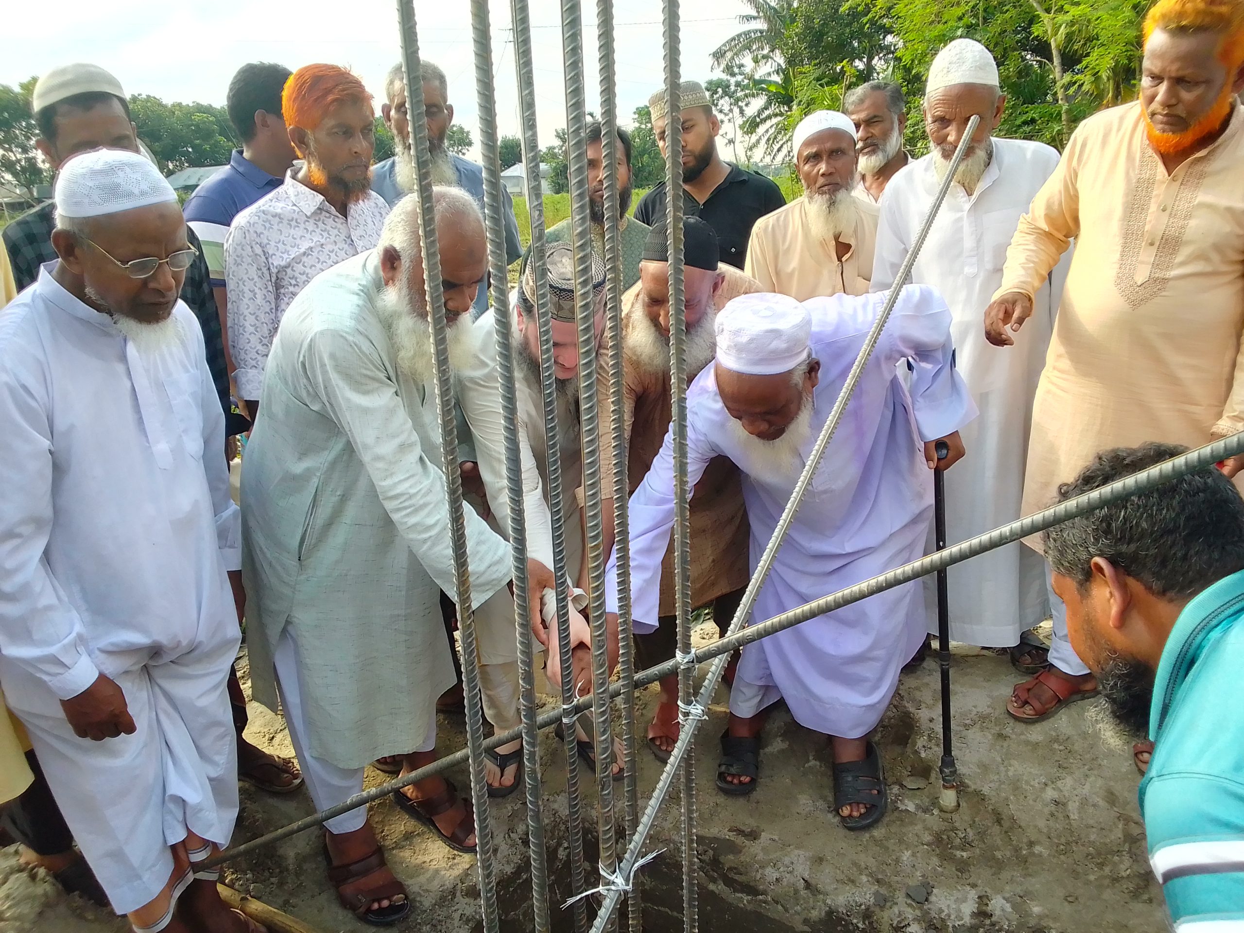 ডেমারে সব্দিগঞ্জ ময়দানে ওয়াল নির্মাণ উদ্বোধন