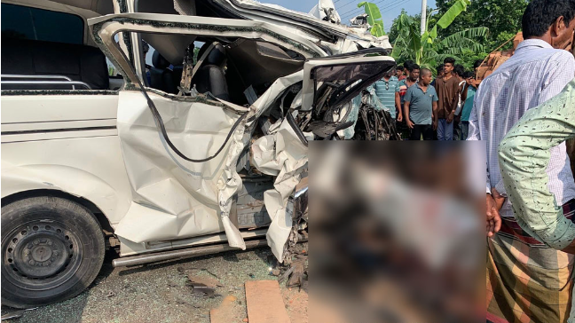 চালক ঘুমে, সহকারী চালাচ্ছিলেন অ্যাম্বুলেন্স