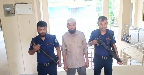 পশুর হাটে অতিরিক্ত খাজনা আদায়ের অভিযোগে উপজেলা বিএনপির সাবেক সাধারণ সম্পাদক গ্রেপ্তার