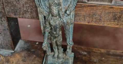 বগুড়া সদর থানা পুলিশ কর্তৃক পুরনো যুগের ০২টি পিতলের মূর্তি উদ্ধার