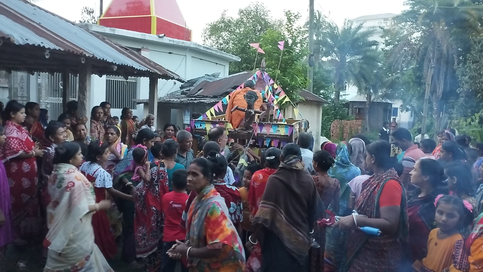 নাটোরের বাগাতিপাড়ায় দুইশ বছরের ঐতিহ্যবাহী রথযাত্রা ও রথমেলা শুরু