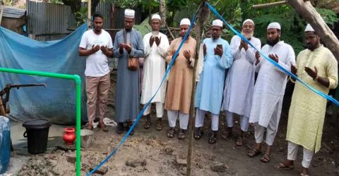 জয়পুরহাটের আমদই ইউনিয়নের কেন্দুল গ্রামে এক পরিবারকে সাব-মার্সিবল পাম্প প্রদান করলো জামায়াতে ইসলামী