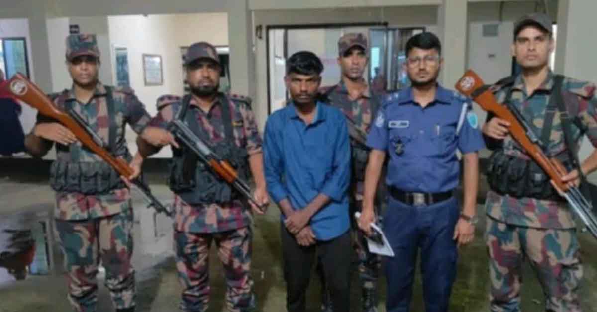 সীমান্ত অতিক্রম করে আসা ভারতীয় যুবক মদসহ আটক