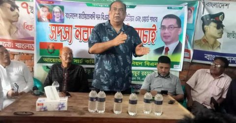 দেবহাটায় বিএনপির সদস্য নবায়ন ও মতবিনিময় সভায় জেলা নেতৃবৃন্দ