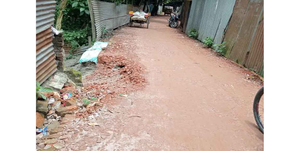 সিরাজগঞ্জের এনায়েতপুর থানার দক্ষিণপাড়া তালতলা রাস্তায় বিটুমিন না দিয়ে অবহেলার অভিযোগ, ভোগান্তিতে এলাকাবাসী