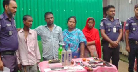 গাজীপুরে যৌথ বাহিনীর অভিযান পরিচালনায় দেশীয় অস্ত্র ও মাদকসহ গ্রেপ্তার ৪