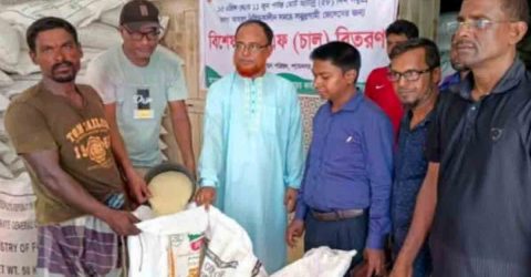 শ্যামনগরের বুড়িগোয়ালিনীতে বনজীবীদের মাঝে ভিজিএফের চাল বিতরণ কর্মসূচি