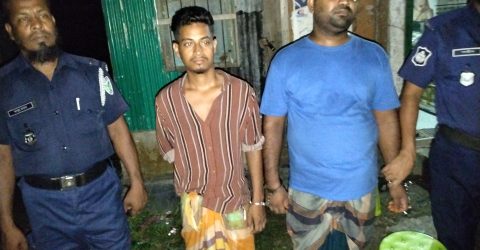 নেত্রকোনার আটপাড়ায় ভারতীয় পণ্যসহ দুই যুবককে আটক করেছে পুলিশ