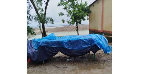 মনপুরায় মাছ শিকার শেষে নৌকা থেকে পড়ে জেলের মৃত্যু