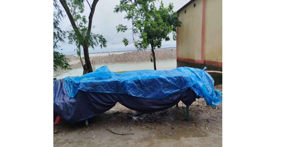 মনপুরায় মাছ শিকার শেষে নৌকা থেকে পড়ে জেলের মৃত্যু