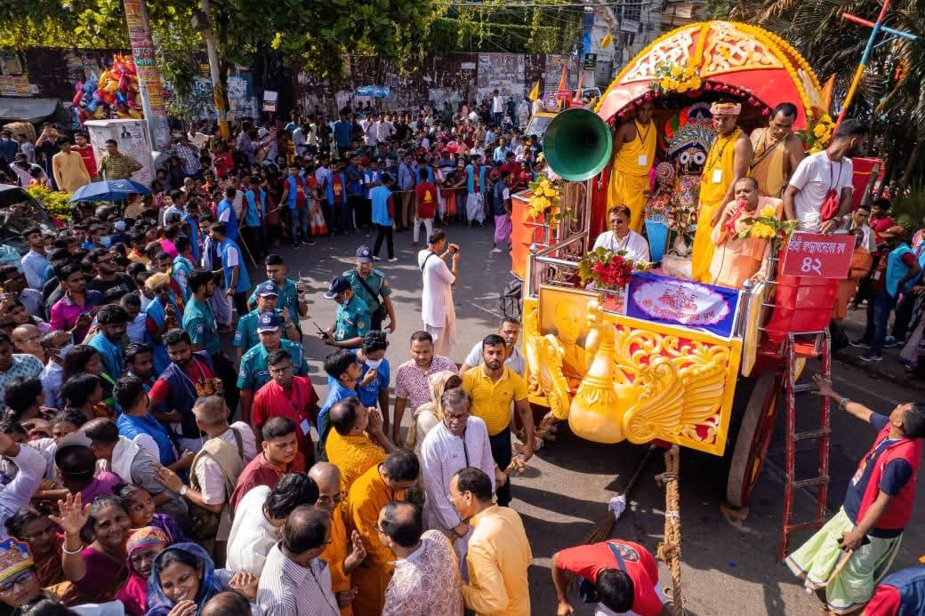 ইসকন প্রবর্তক শ্রীকৃষ্ণ মন্দির বড় রথযাত্রা অনুষ্ঠান উদ্বোধন করেন চট্টগ্রামের মেয়ের