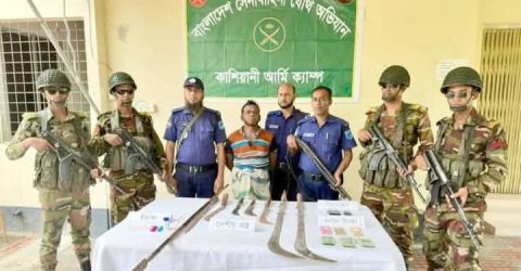 গোপালগঞ্জের মুকসুদপুরে যৌথবাহিনীর অভিযানে অস্ত্র ও ইয়াবাসহ আটক-১