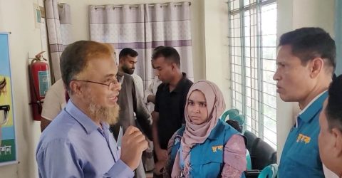 নওগাঁয় ছদ্মবেশে দুদক নির্বাচন কার্যালয়ে মিলেছে অনিয়ম