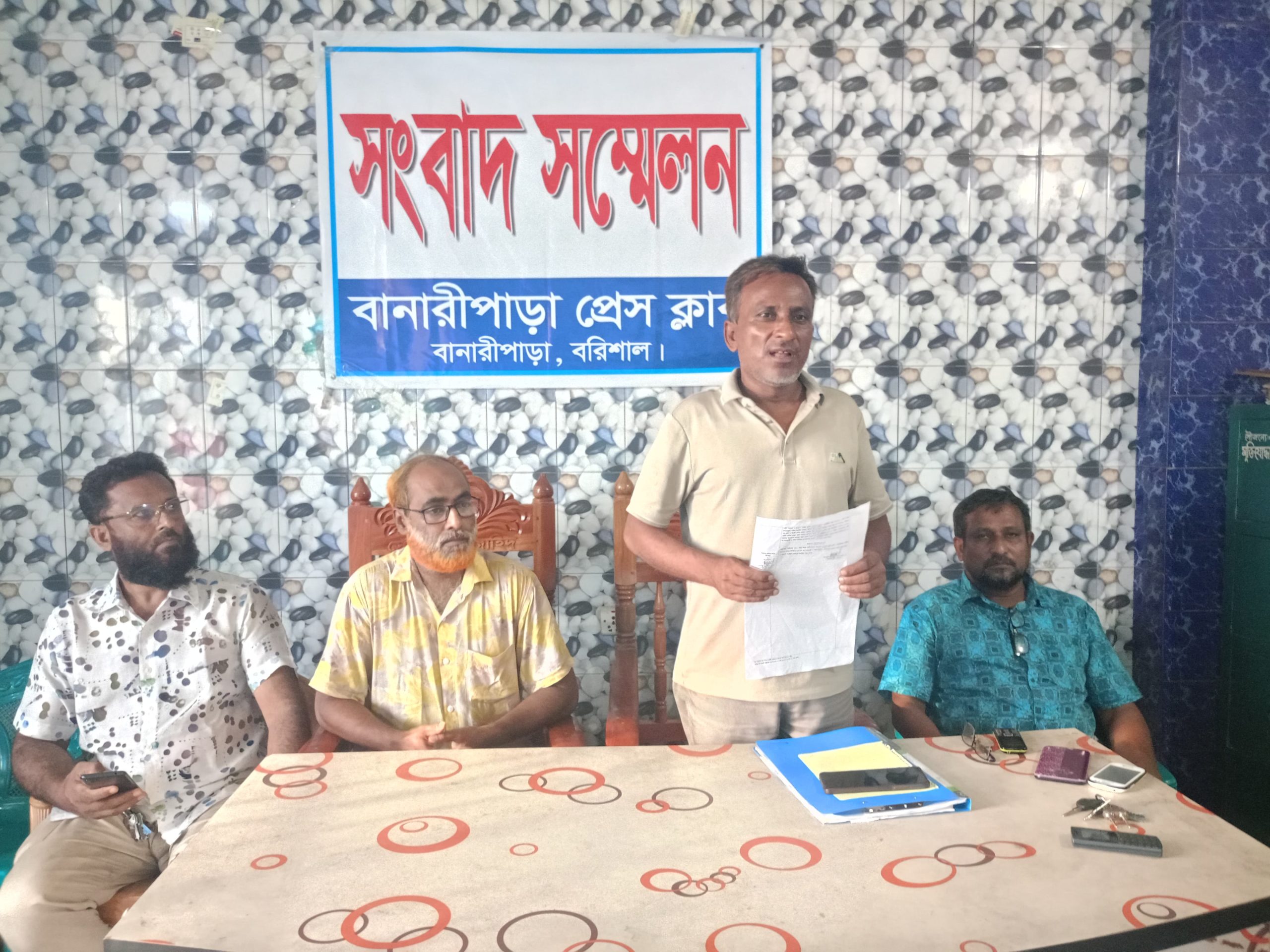 বানারীপাড়ায় ভূমি দস্যুদের হাত থেকে বাচতে উপজেলা যুবদল নেতা লিটন মৃধার সংবাদ সম্মেলন