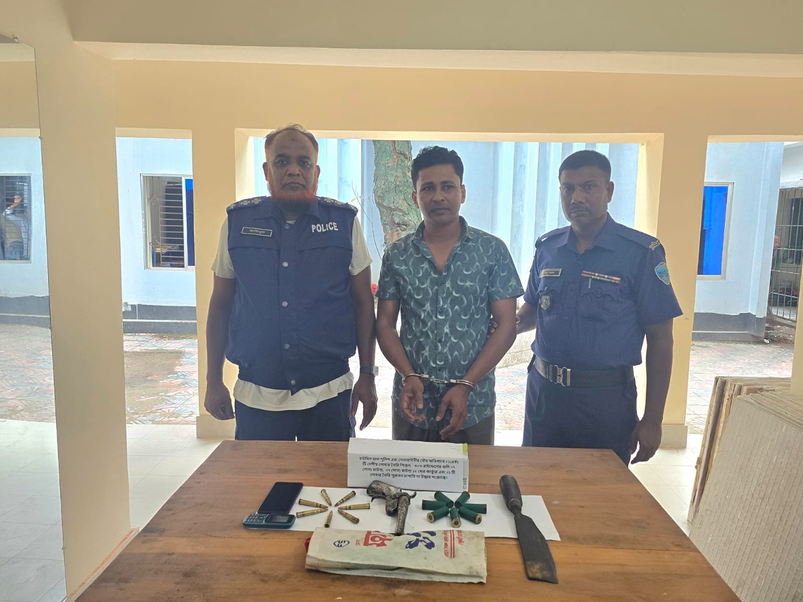 নোয়াখালীতে যৌথ অভিযানে অস্ত্রসহ গ্রেফতার ০১