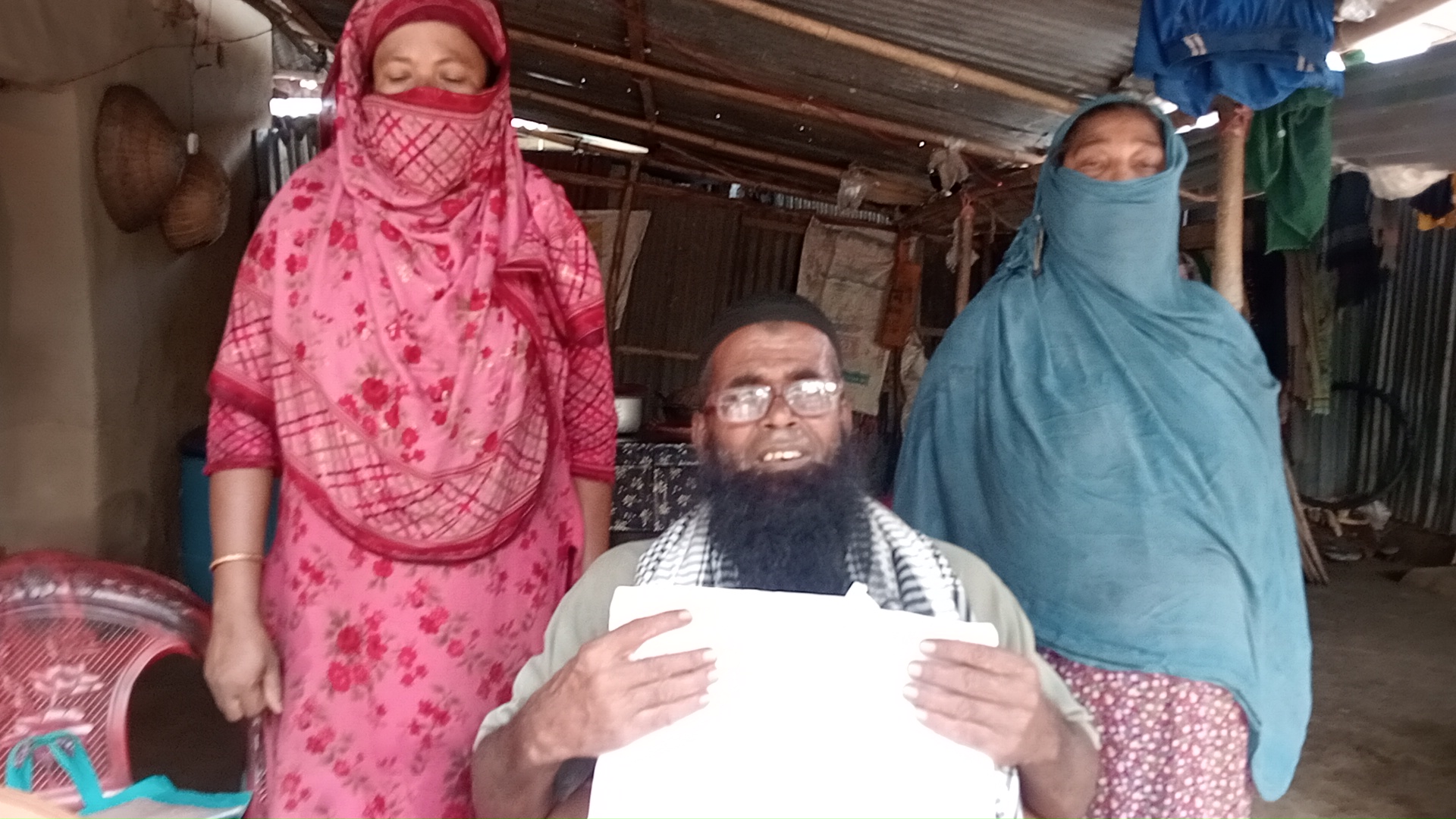 থানায় অভিযোগ করে হুমকির মুখে মন্দেজ প্রাং এর পুরো পরিবার