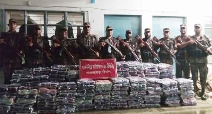 নালিতাবাড়ী সীমান্তে অর্ধকোটি টাকার ভারতীয় শাড়ি জব্দ